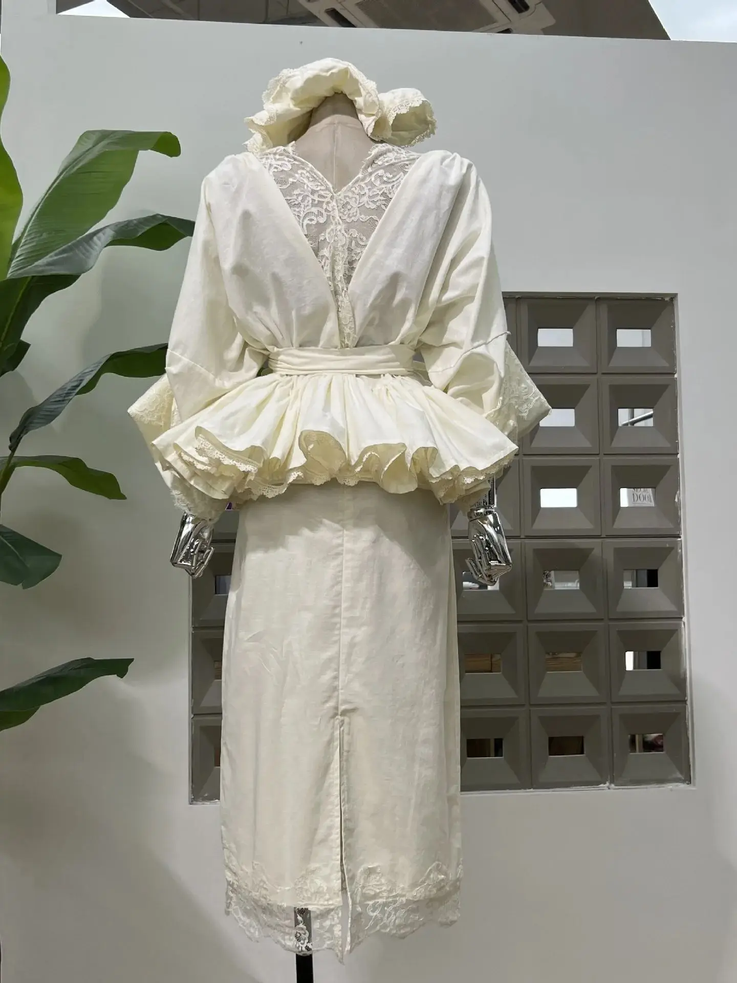 Herbst Neue Feste Verstärktes Spitze Drei Stück Set für frauen Chic Schal V-ausschnitt Lose Tops Hohe Taille Lange Röcke weibliche Set Kleider