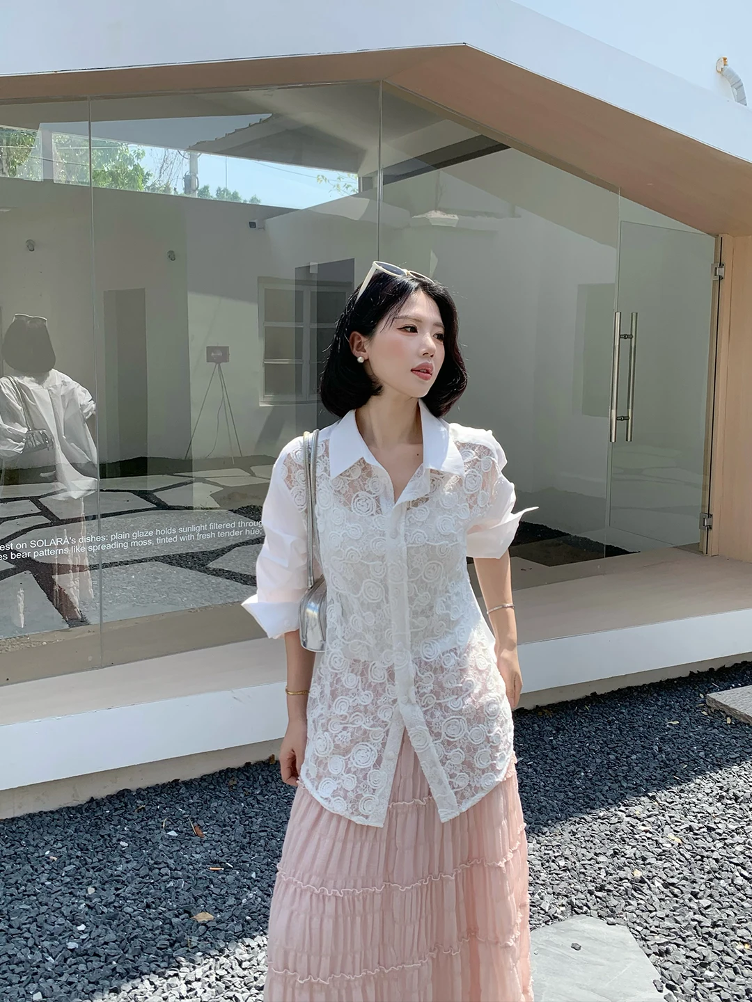 

Нежная и дерзкая белая рубашка с кружевными вставками, свободный универсальный тонкий топ S2697, весна 2026, женская хлопковая рубашка с длинным рукавом на пуговицах