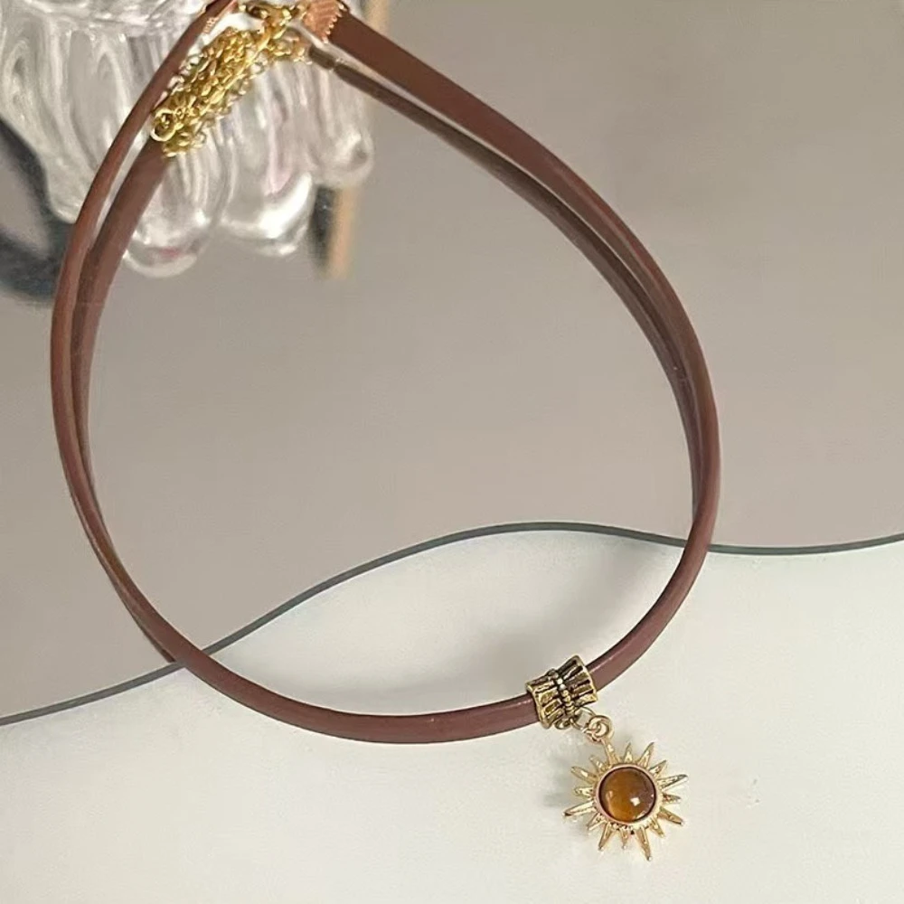 خمر حجر الشمس قلادة القلائد البني بولي Leather الجلود المختنق قلادة للنساء الفتيات العصرية الخريف الشتاء هدايا مجوهرات الأزياء
