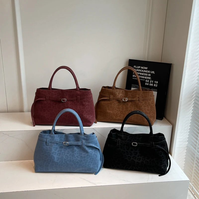 

Fashionable Personality Suede Leopard Print Women‘s Handbag Buckle Decoration Leisure Large Capacity Storage for Outings Travel