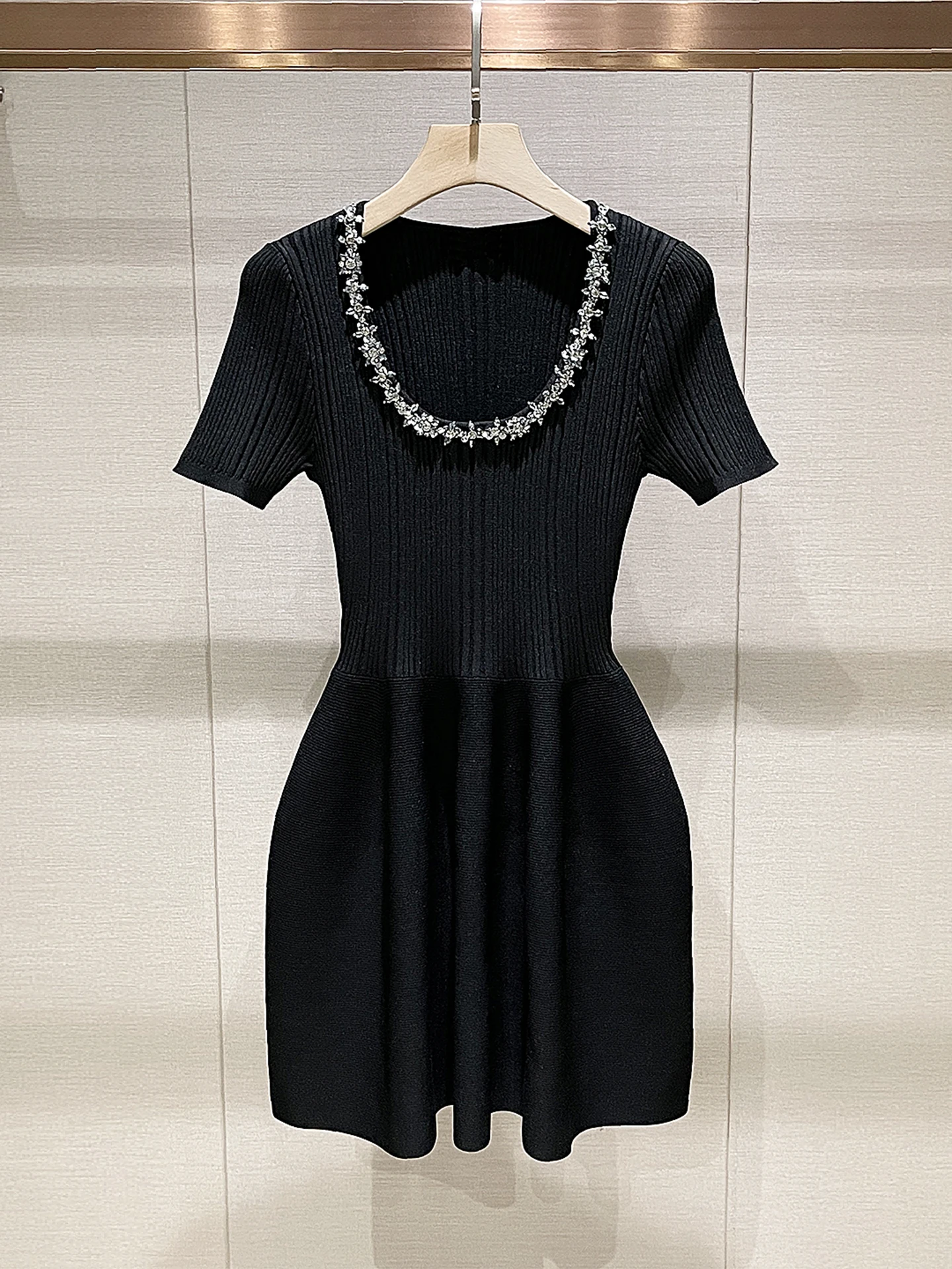 

Элегантное трикотажное платье Miu Style с коротким рукавом и стразами, женское, с завышенной талией, А-силуэт, дышащее, приятное к телу