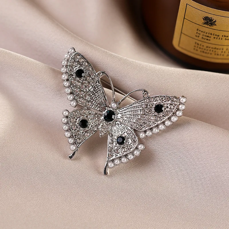 Pearl and Rhinestone French-style Butterfly Brooch High-end and Elegant Pin Corsage Accessory