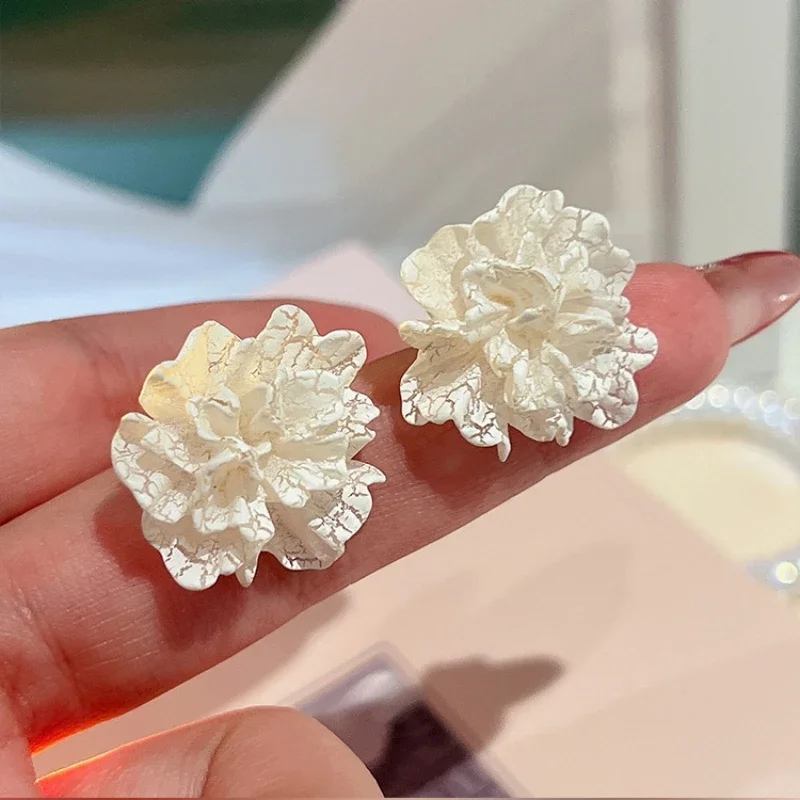 Sweet Big White Camellia Flower Stud Earring for Female Simple Acrylic Resin Ear Jewelry Wedding Best Friend Christmas Gift