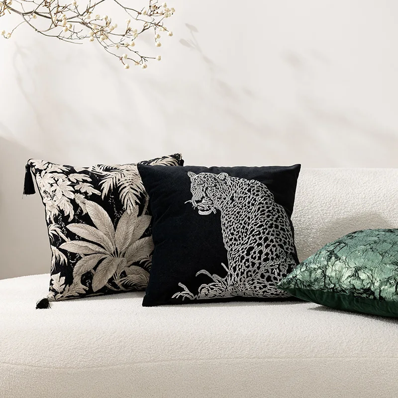 American High-end Embroidered Cushion Cover Retro Light Luxury Plant Leopard Embroidered Pillow Covers Home Decor Pillow Case