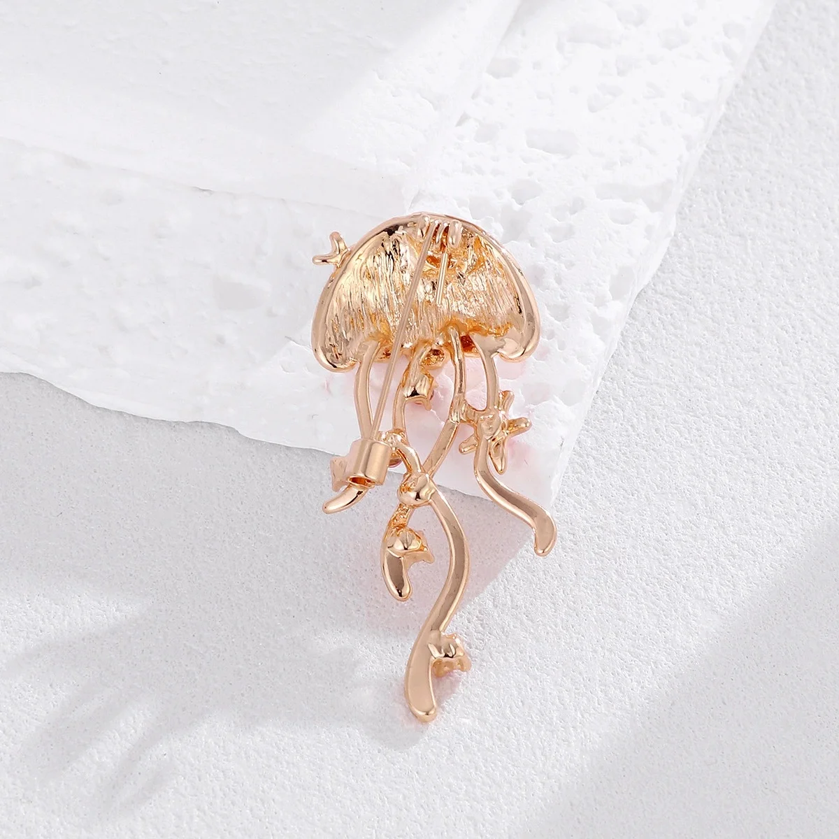 Rhinestone Jellyfish Seahorse Brooches for Women Unisex Glass Sea Life Pins Office Party Friend Gifts Jewelry Accessories