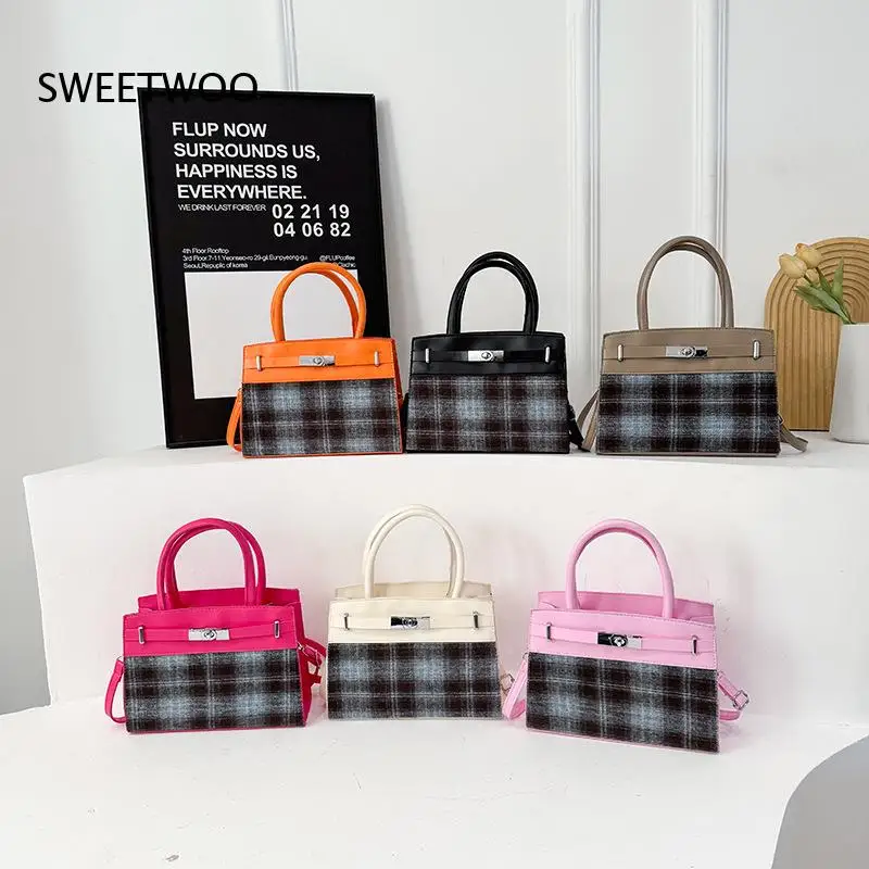 2026 Vintage Check Pattern Tiny Flap Bag Metal Twist Lock Decor Lightweight Street Fashion Dating Outdoor Mobile Phone Storage C