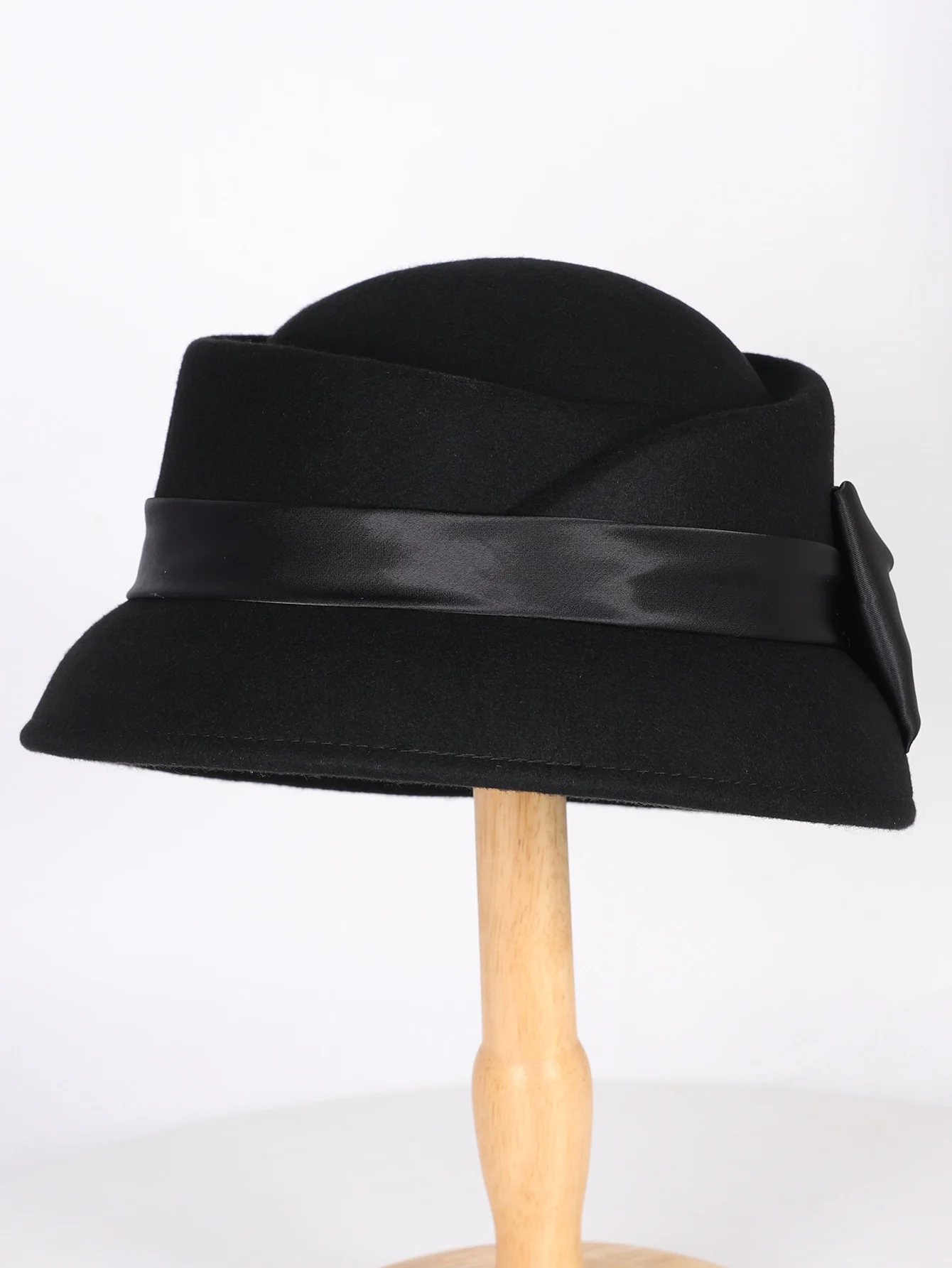 قبعة فيدوراس أنيقة من الصوف لعام 2025 مع شريط فيونكة لحفلات الزفاف الرسمية للكنيسة قبعات نسائية لحفلات الكوكتيل والشاي