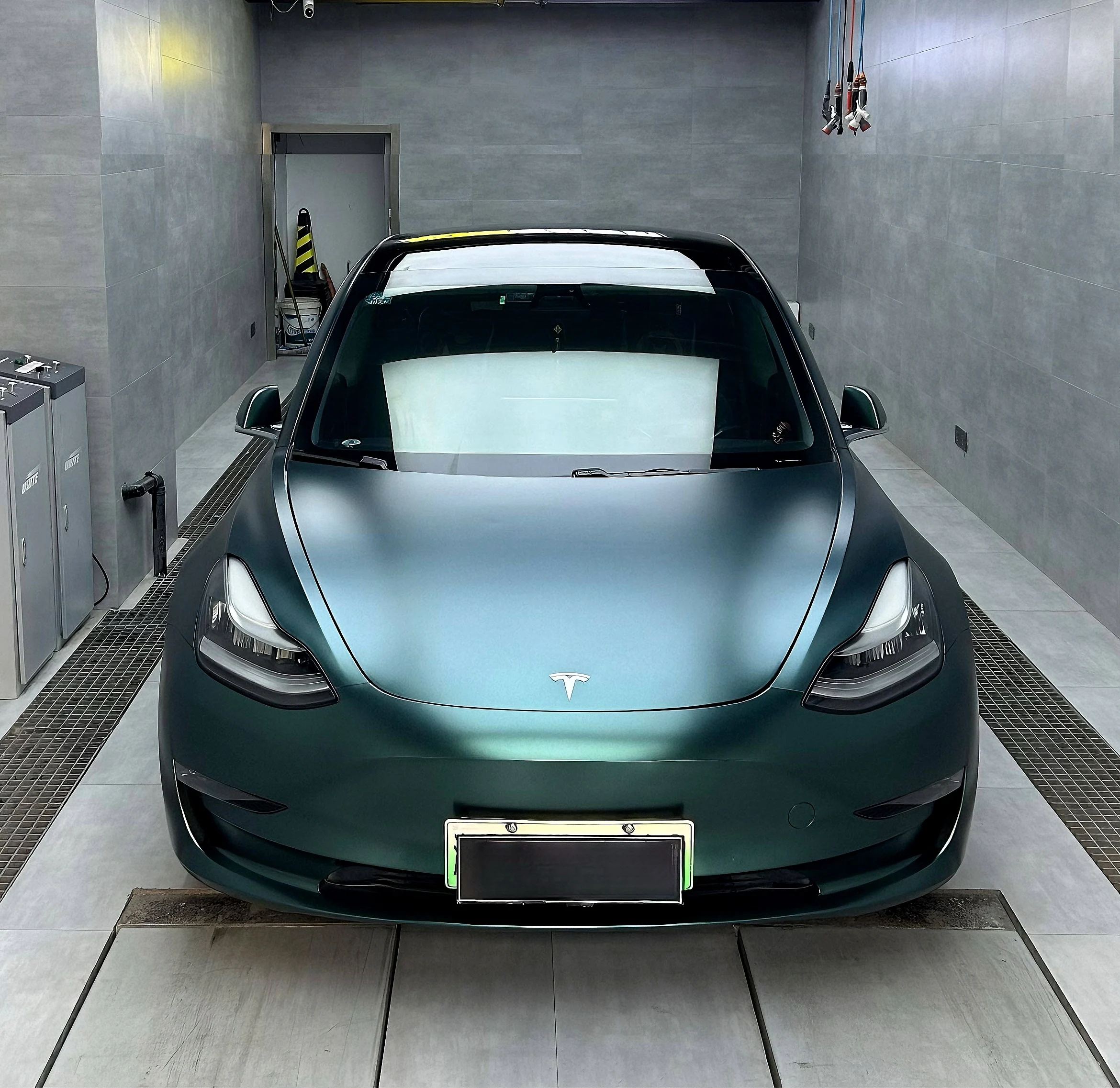 ฟิล์มไวนิลหุ้มรถ PVC สีเขียวเมทัลลิกซาติน สำหรับหุ้มรถทั้งคัน ขายตรงจากโรงงาน ปรับแต่งได้