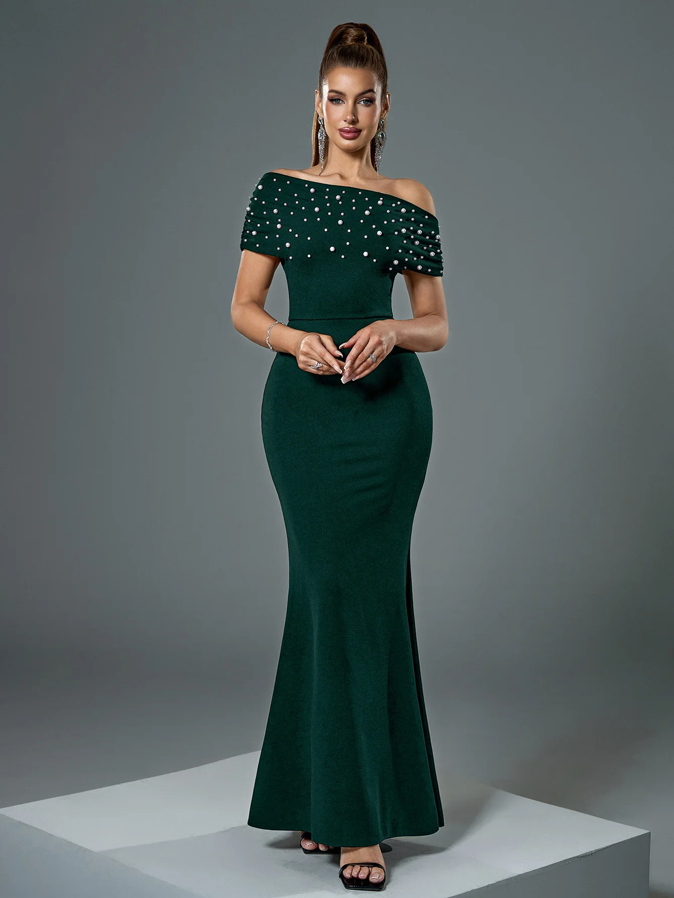 فستان سهرة أسود أنيق للنساء من UNITHORSE مطرز يدويًا بتصميم كتف غير متماثل للمناسبات الرسمية #2