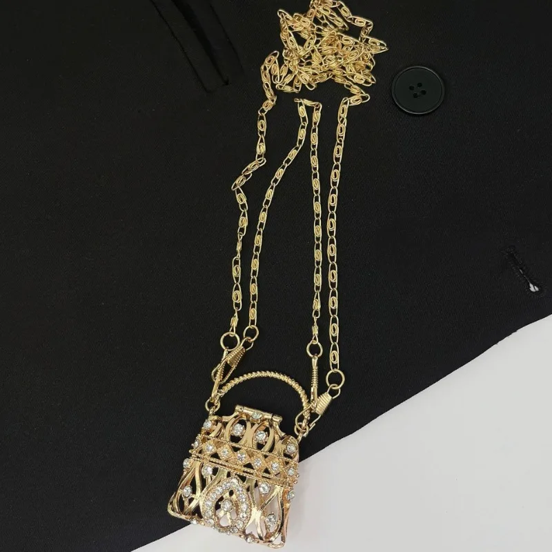 小さな上品な新作リングバッグ、ミニデザインセンスのメタル装飾バッグ、クロスボディ財布、コインパースチェーン