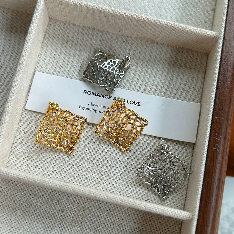 

French-style Hollow Pattern Stud Earrings Zircon Sparkling Vintage Geometric Exquisite square ear piercing