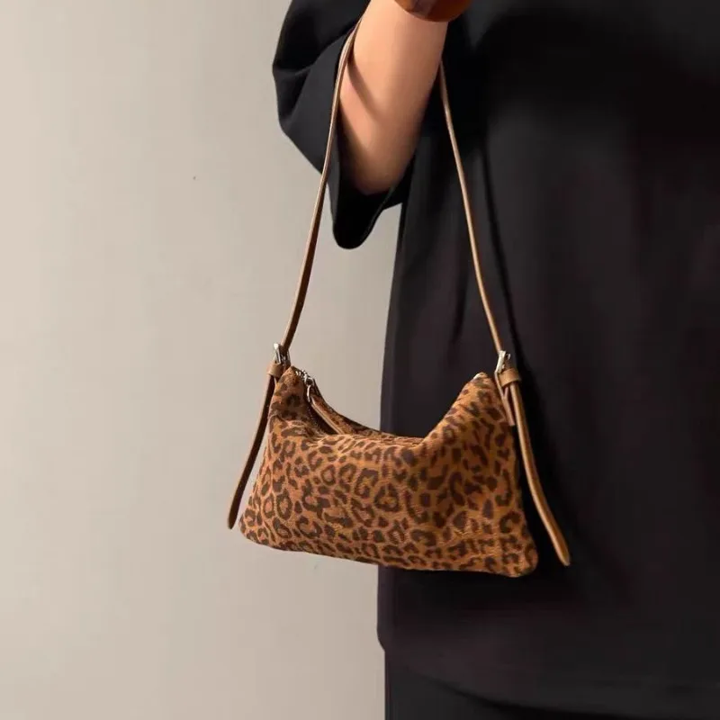 

Fashionable Leopard Print Leather Crossbody Bag for Women New Arrival Matte Finish High-End Vintage Versatile Phone Pouch