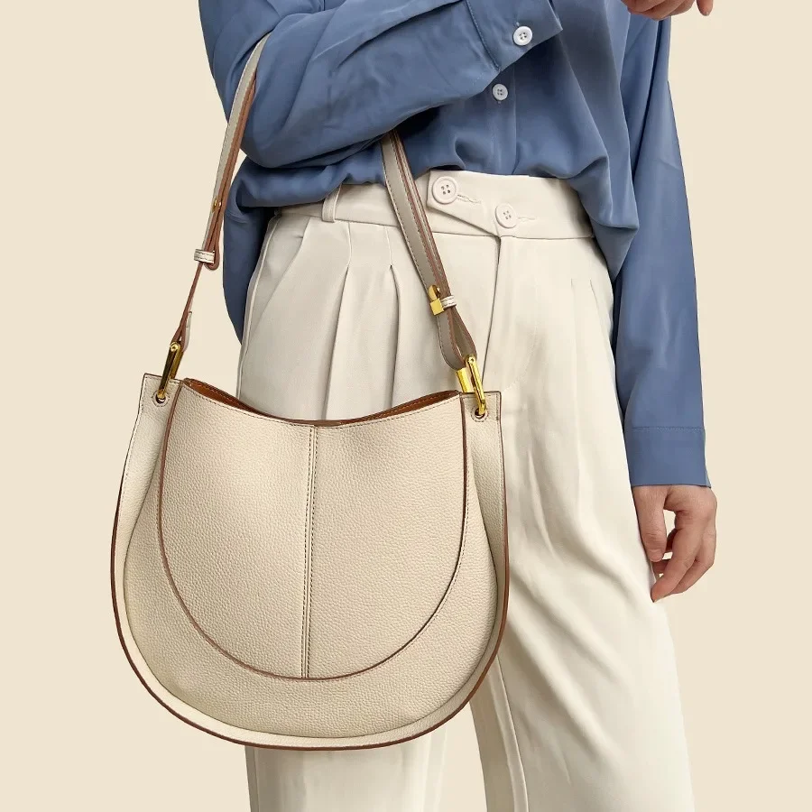 2024 الربيع الصيف المرأة الجلود الناعمة المتخصصة الفاخرة حقائب كروسبودي جديد عصري السرج حقيبة سعة كبيرة الكتف دلو حقيبة