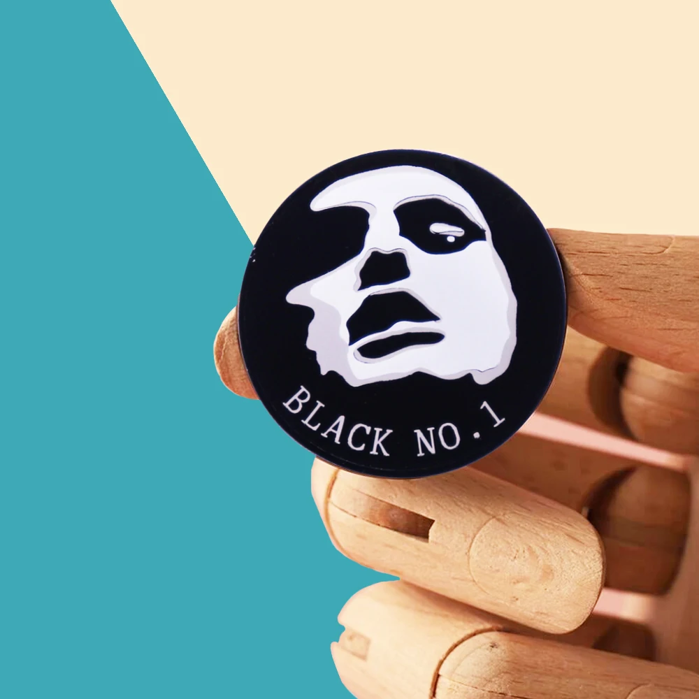 피터 블랙 1 번 높이 산책로 가수 밴드, 에나멜 브로치