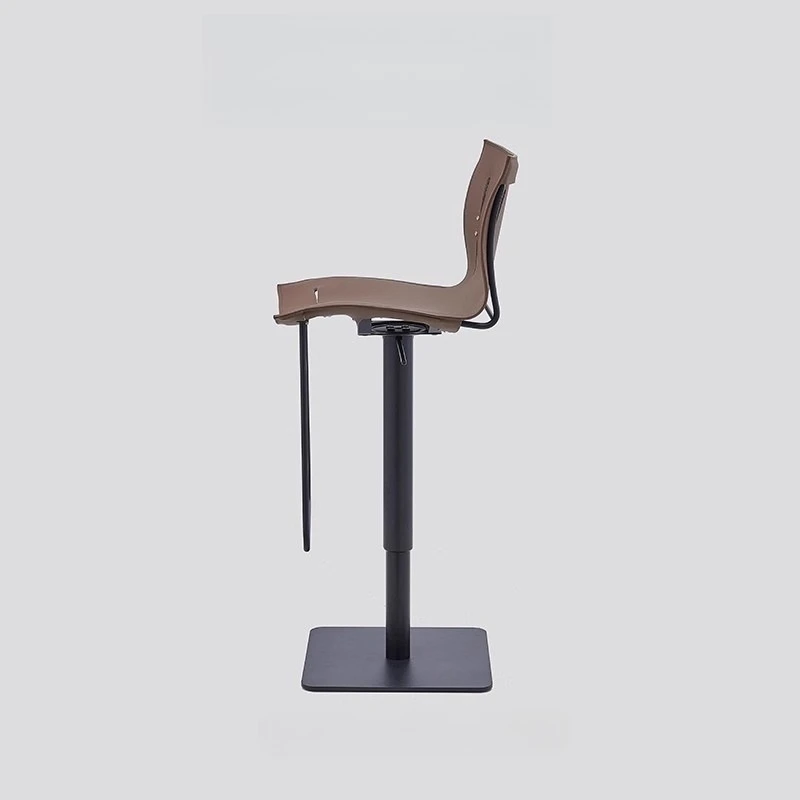 مقعد بار إيطالي فاخر قابل للتعديل بارتفاع حديث مصمم على شكل سرج من الجلد للمنزل