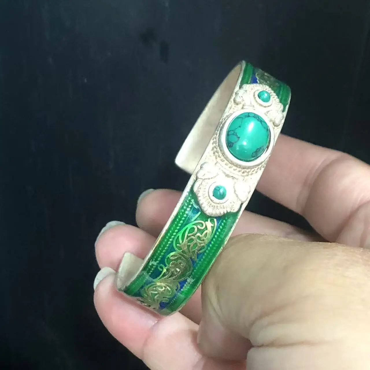 Vintage Ethnic Adjustable Cuff Bracelet Green Enamel Floral Relief Three Cracked Green Stones Retro Statement Wrist Ornament