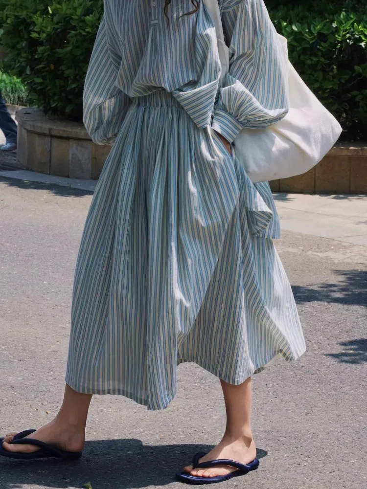 V-Neck Blue Striped Set For Women, French Retro Chic Bubble Sleeve Top Paired With Loose Half Skirt Two-Piece Set