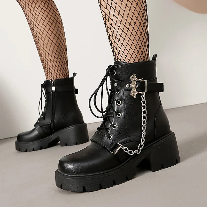

Летучая мышь с металлической пряжкой и металлической цепочкой в стиле панк, резиновые уличные модные короткие ботинки с толстой подошвой и кружевной боковой молнией, ботильоны