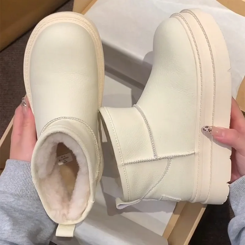 Bread Women's Winter 2025 New Model with Plush and Thick Leather Surface, Short Boots with Thick Soles, Cotton Boots, Waterproof