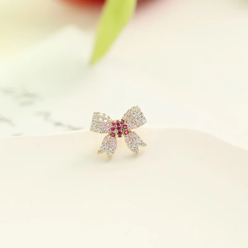 Cute Japanese-style mini brooch with a bow, V-neck pin to prevent exposure, suit badge, and small accessory