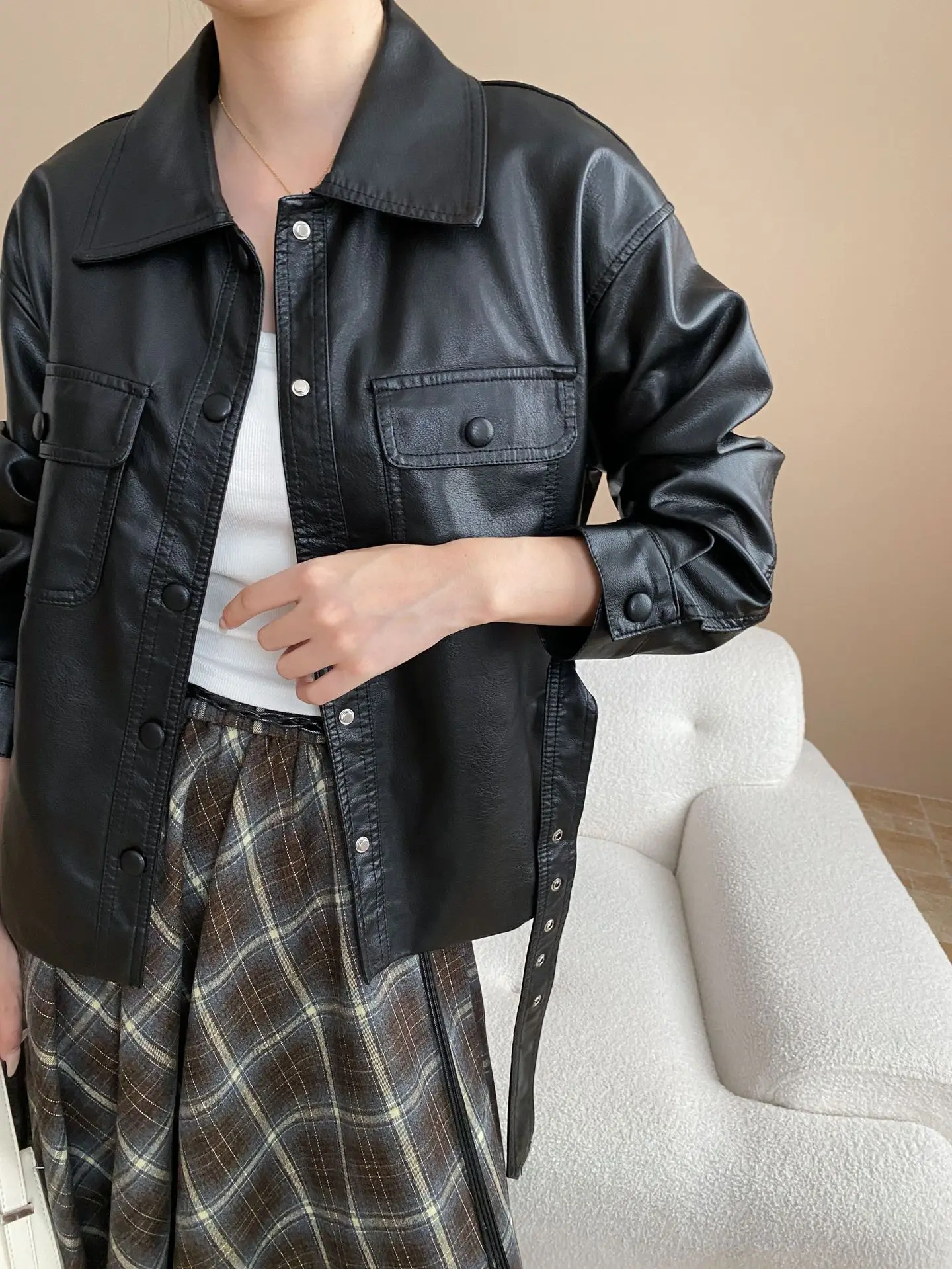 Kurtka robocza z odpinanym paskiem, kieszeniami, casualowa, skórzana.