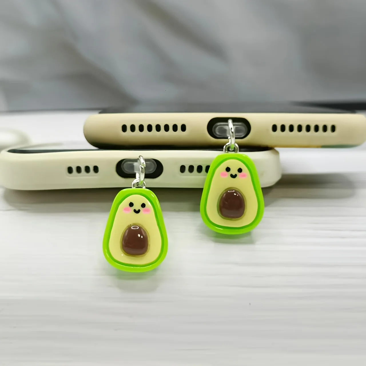 

1Pc Artificial Fruit Half Avocado Phone Accessory, Artificial Avocado Phone Dust Plug Suitable for Iphone/Type-C Interface