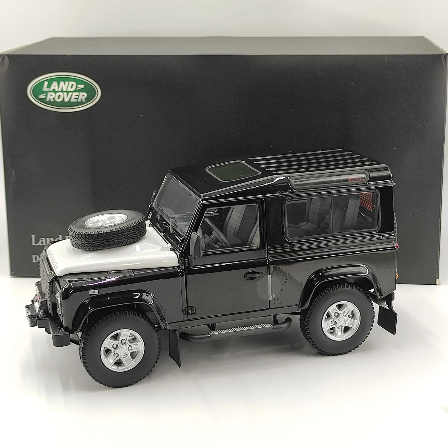 Diecast Kyosho 1:18 Scale Land Rover Defender 90 with Spare Tire Two-door Short Axle Alloy Car Model Collectible Toy Gift