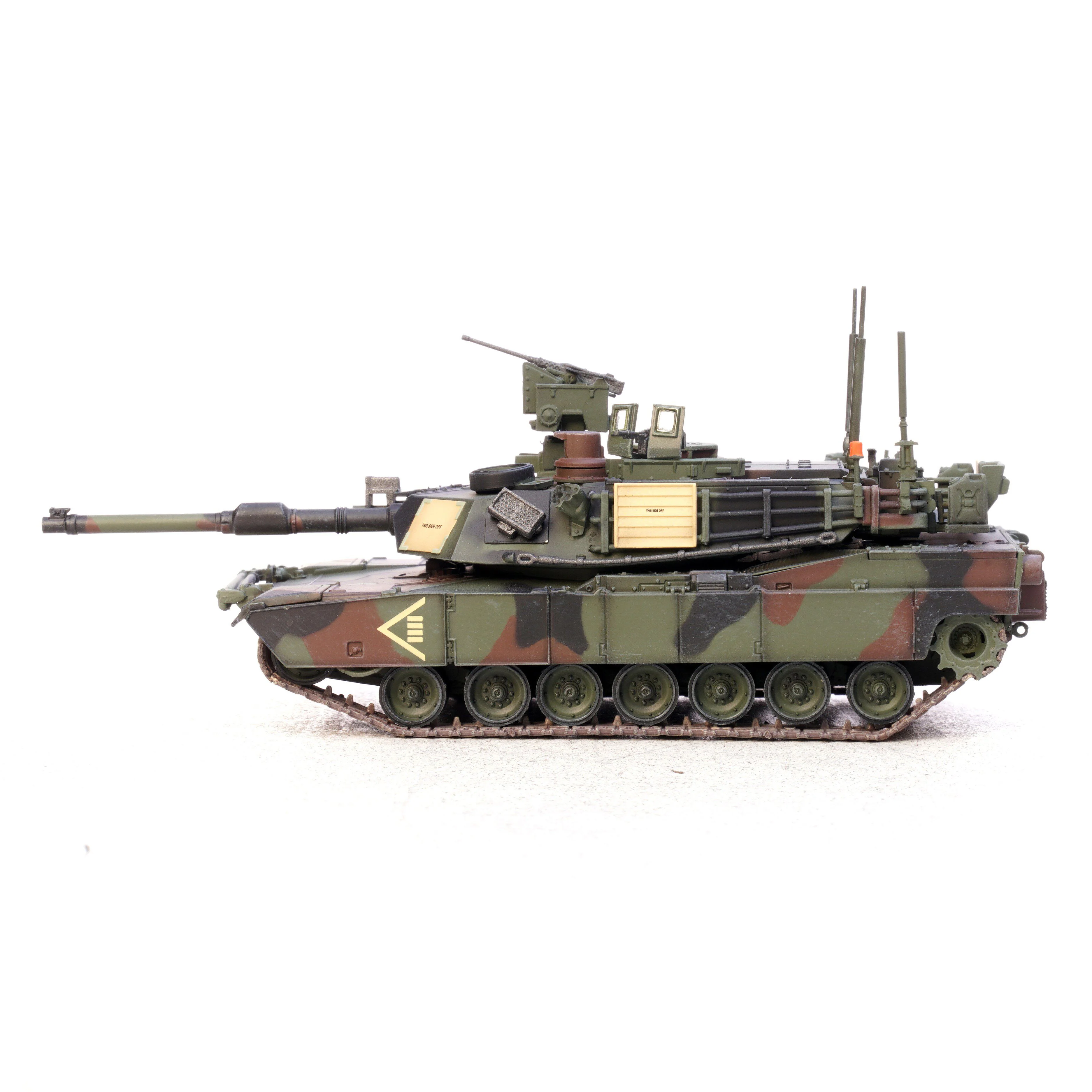 modele-de-char-de-combat-principal-m1a2-sepv2-de-la-1ere-division-de-cavalerie-americaine-a-l'echelle-1-72-produit-fini-statique