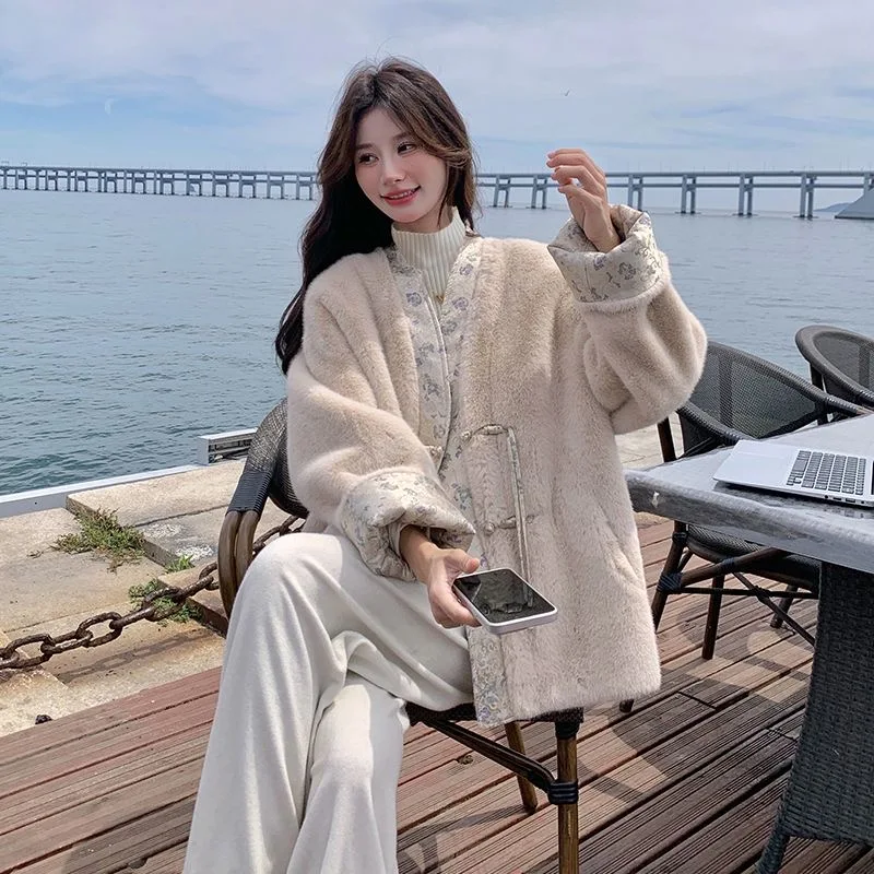 Neue Damen-Jacke im chinesischen Stil, dicker, flauschiger Lammwollmantel, 2025, Winter mit Pelzkragen, Froschknöpfen, schicke, elegante Oberbekleidung