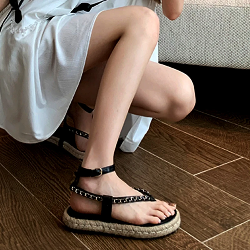 Thi Heel Sandals Women Summer 2025 New Sle Roman Chain Flat Bot Beach Woven Clogs Faionable Low Heel Daily Wear