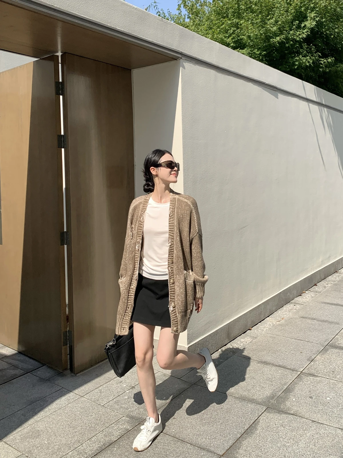 

Женский вязаный кардиган ZhouMiao из чистого хлопка с V-образным вырезом, ажурными вставками на плечах, длинными рукавами, свободного кроя, осенний, модный, для повседневной носки