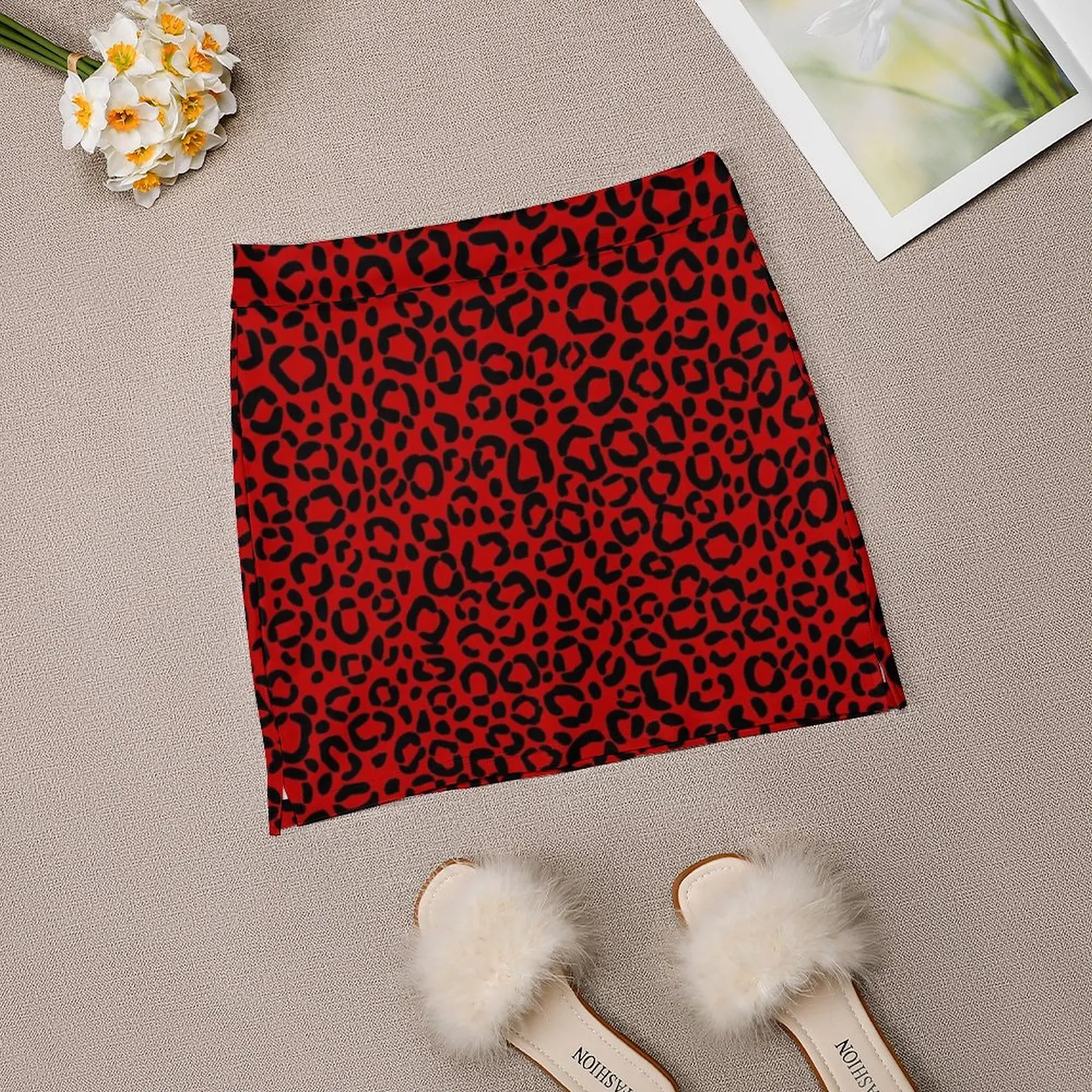 Saia de calça prova de luz feminina, atrevida design padrão vermelho e preto leopardo Print, uniforme escolar