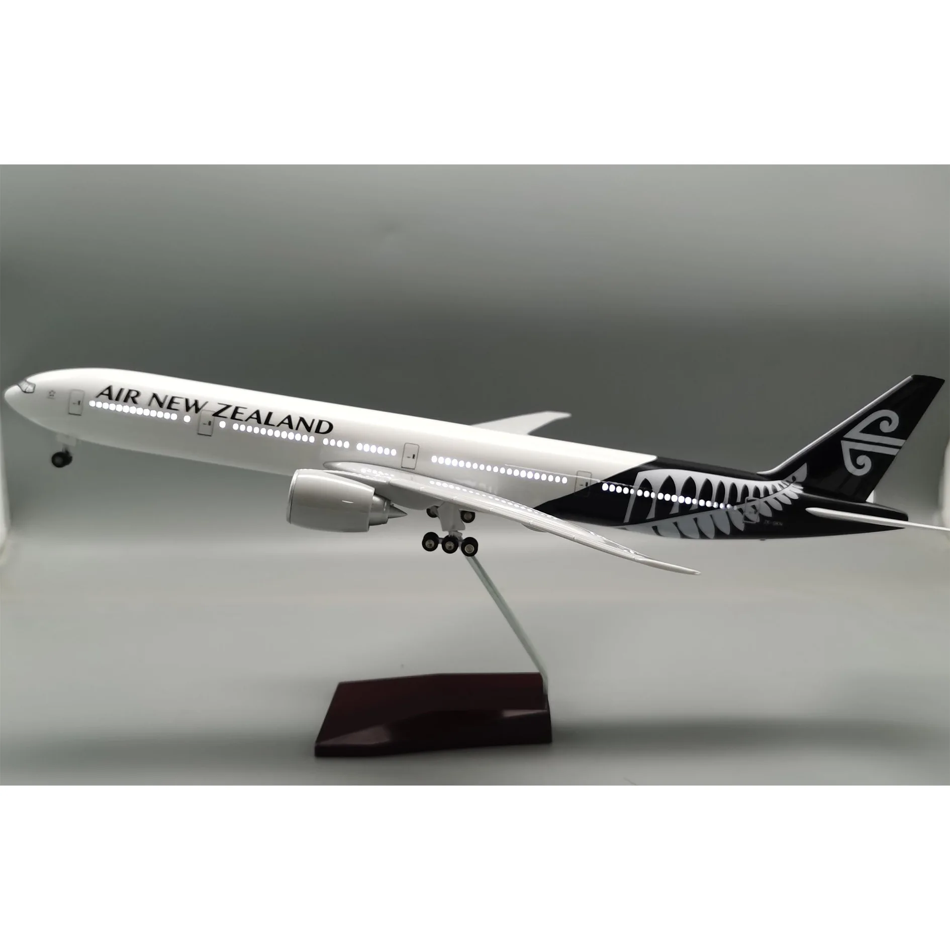 

47cm Large B777 New Model Air New Zealand Livery with Lights and Wheels Detailed Static Aviation Display Centerpiece