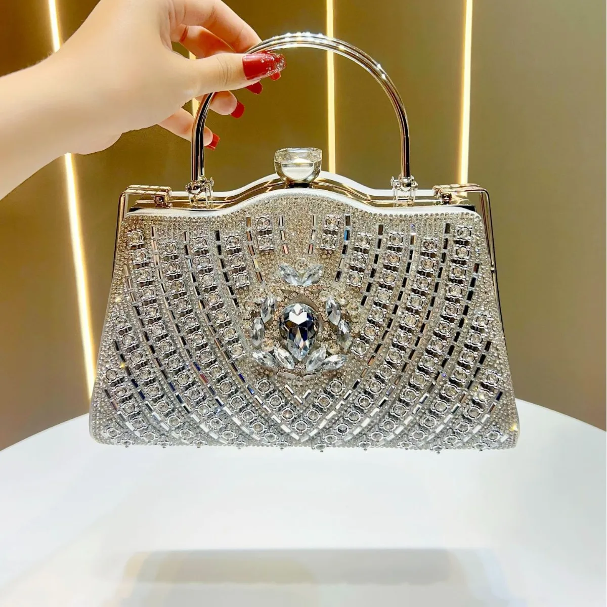 

Women's High-end Light Luxury Diamond-encrusted Handbag Hand Bag Large-capacity Women's Messenger Dinner Bag High Quality Luxury