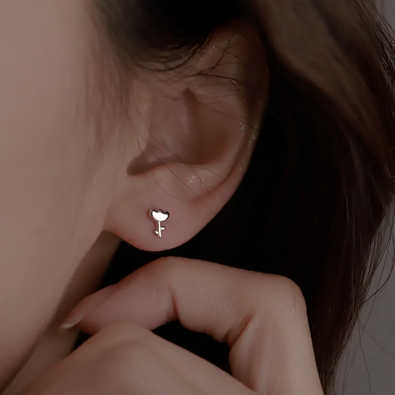 Korean Fashion Minimalism Tulips Mini Stud Earring for Women Hypoallergenic Lovely Daily Wear Ear Piercing Jewelry Gift