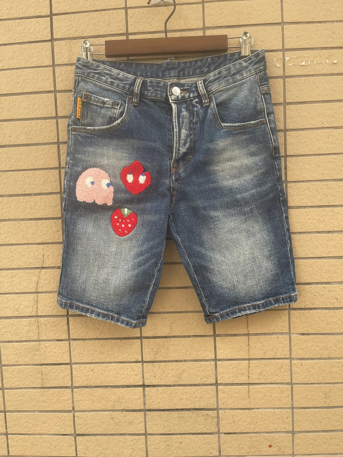 

2024 Spring/Summer New D2 Jeans Trendy Men's Washed Worn Hole Patches Painted Slim Fit Micro Elastic denim shorts Men's