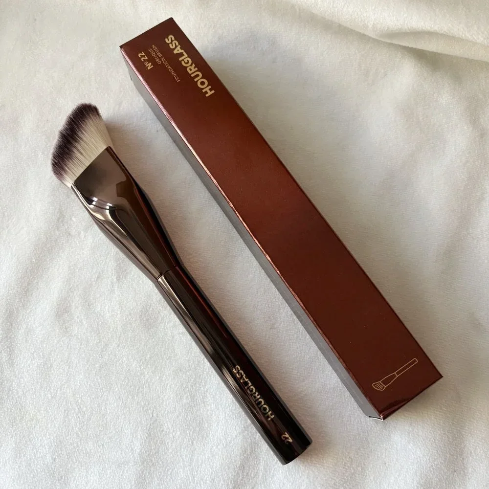 Hourglass Oblique Foundation Brush Luxury Anlged Wedge Smooth Edge All Over Face Makeup Brush