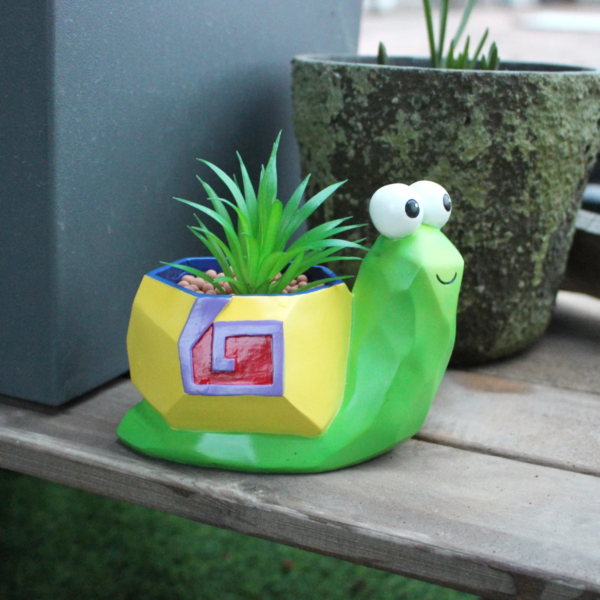 Cute green snail succulent plant pot, indoor/outdoor garden decorative pot in the shape of a cartoon snail with drainage holes,