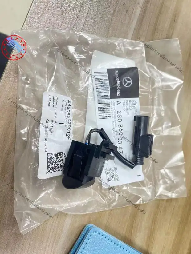 

Suitable for Mercedes-Benz W463 large G wiper water nozzle G350G500G55G63 front windshield water spray hole, old model