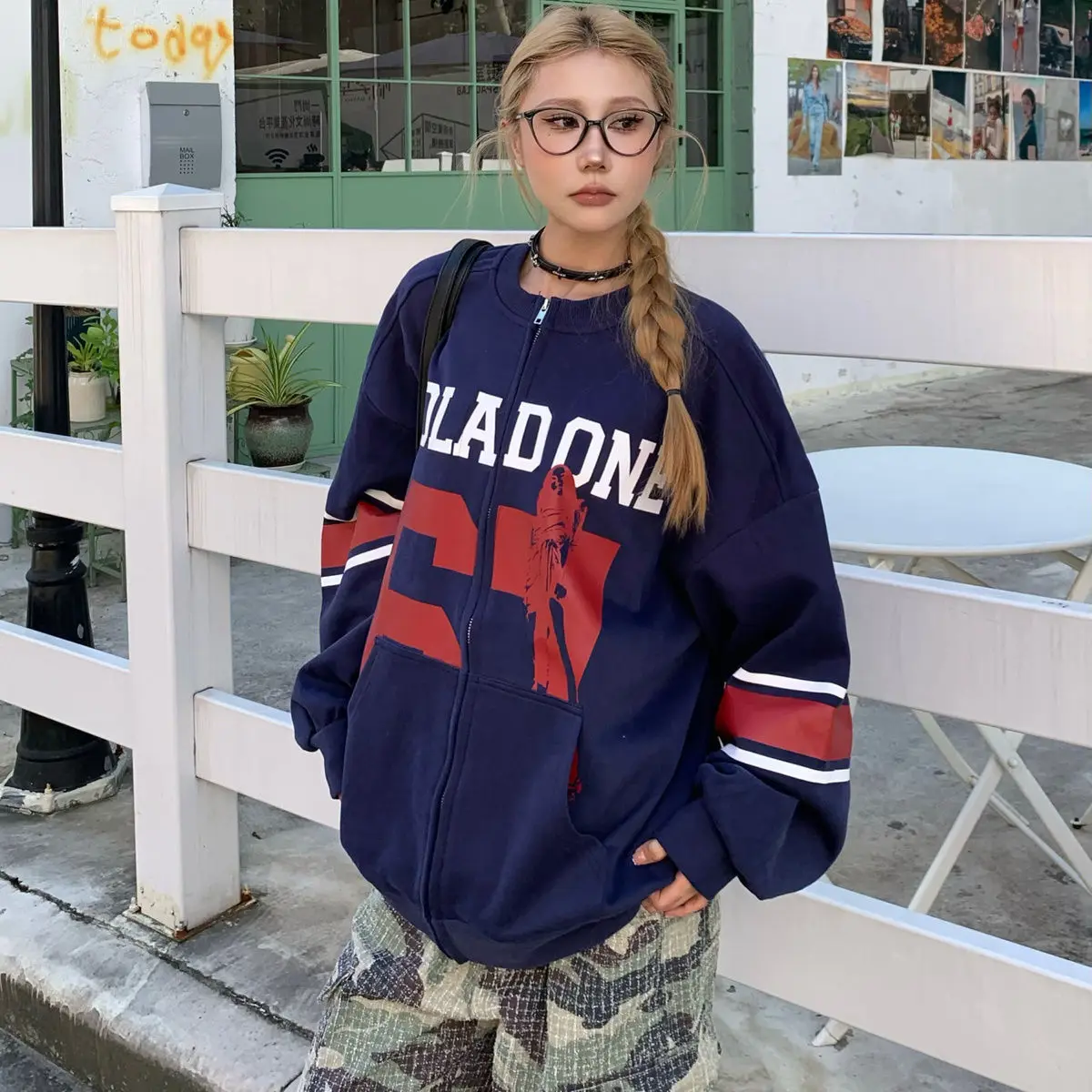 Letter Printed Women's Round Neck Zipper Sweatshirt  Autumn New Fashion Print Street Style Unisex Female Long Sleeved Thin Coat