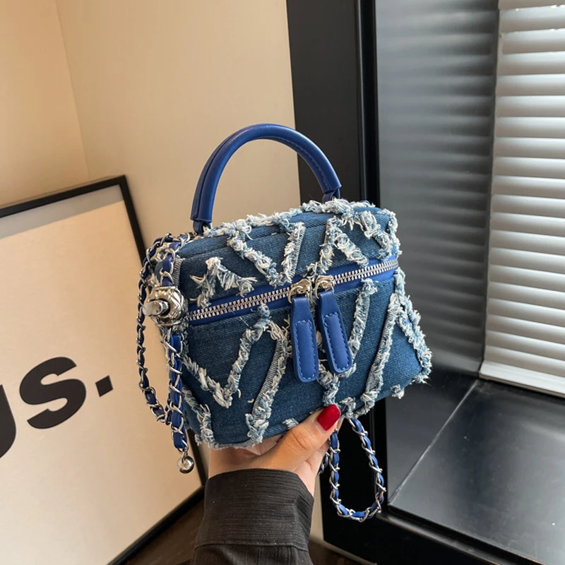 Koreańskie popularne torebki z łańcuszkiem w stylu vintage Nowe modne mini kwadratowe torby na ramię z frędzlami Elegancka wszechstronna torba na ramię