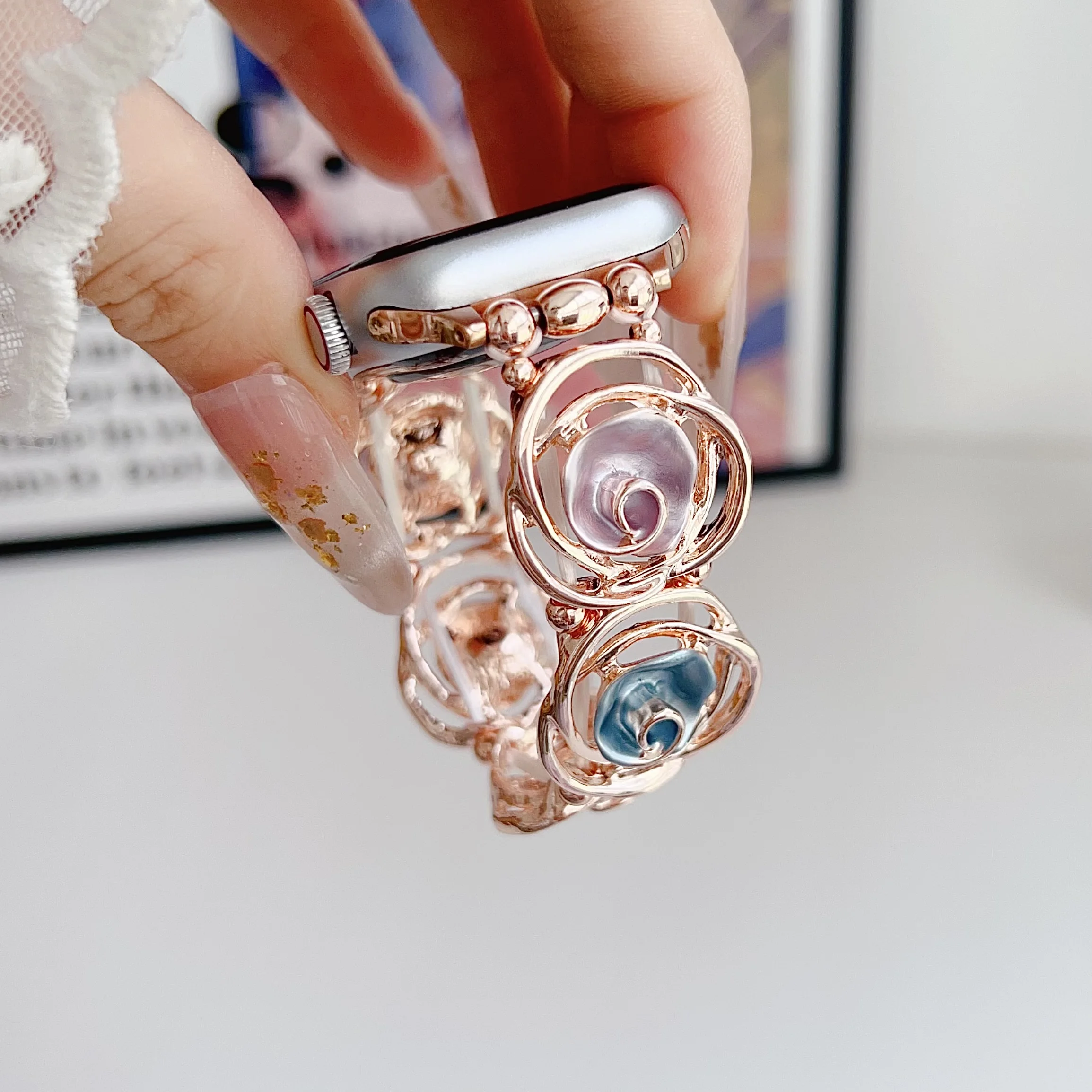 Metal Strap for Apple Watch Band Sweet Hollow Rose colorful Bracelet Iwatch9876SE Women40 41 44 45 49mm Creative Elastic Wrist