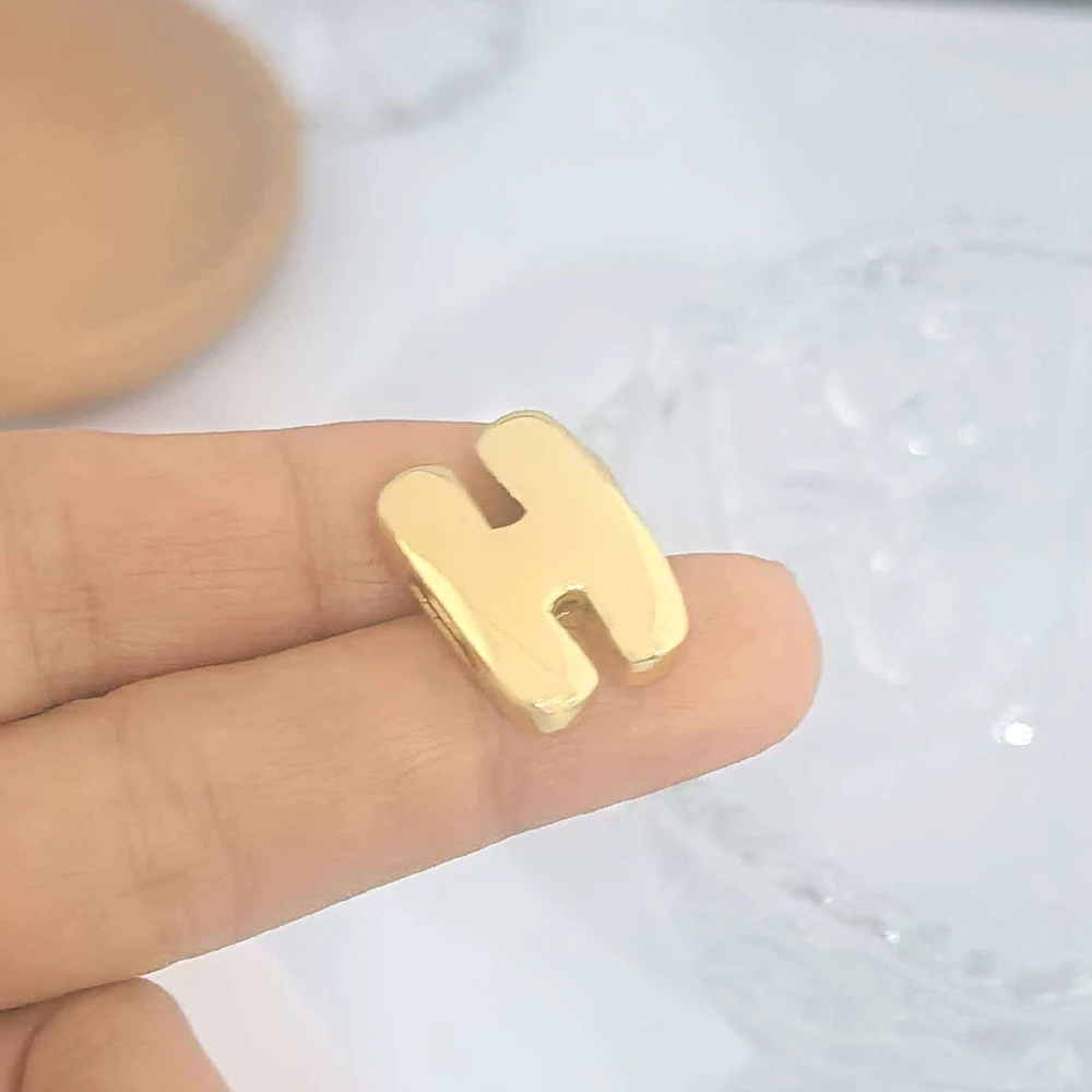 QMHJE Initial Alphabet Buchstaben Spacer Perlen für Armband Großes Loch Stern Herz Charm Anhänger Gold Farbe DIY Herstellung Kupfer Großhandel