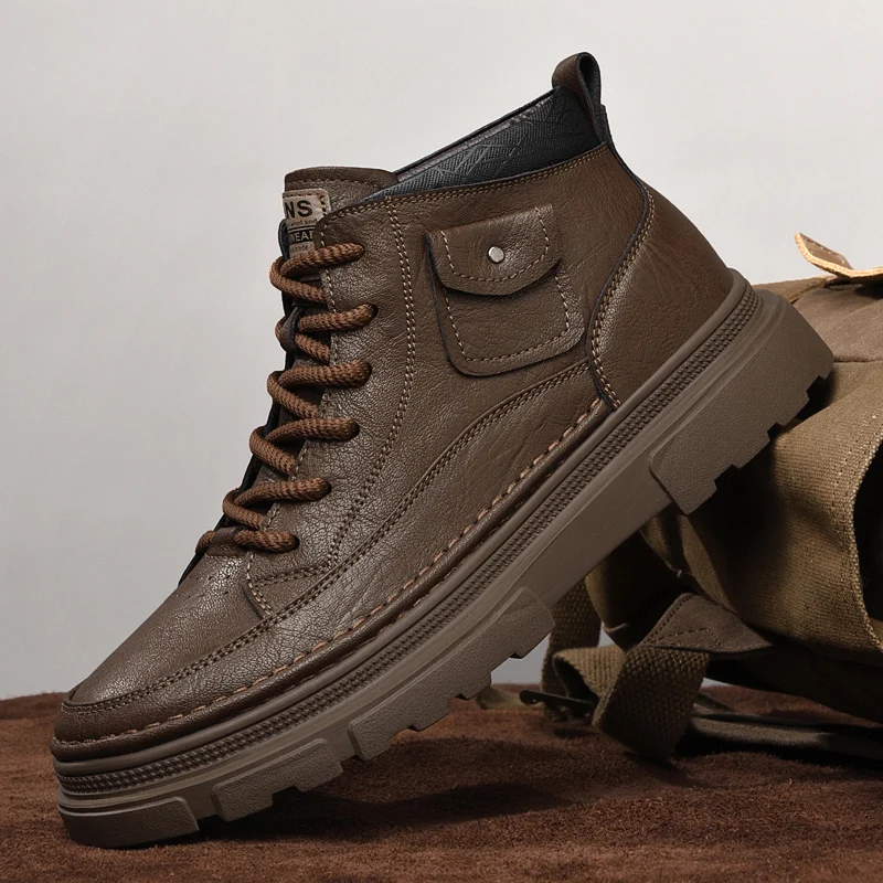 Nuovi stivali da uomo alti di marca di fascia alta Stivali da lavoro casual alla moda Stivali da esterno comodi con altezza antiscivolo