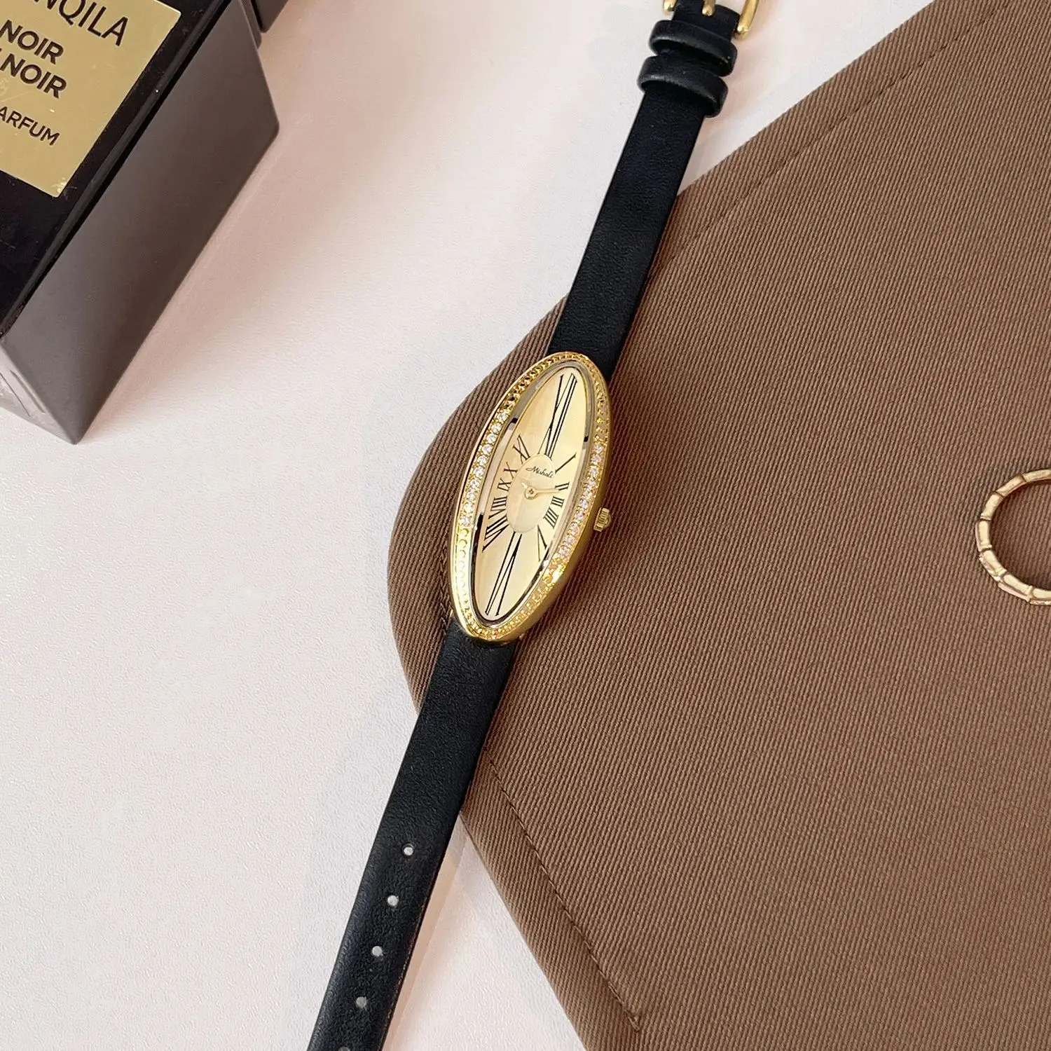 Nowe Retro Luksusowe Marki Oryginalny Zegarek Damski Eleganckie Diamentowe Inkrustacje Owalna Tarcza Skórzany Pasek Kwarcowy Zegarek Damski Prezent
