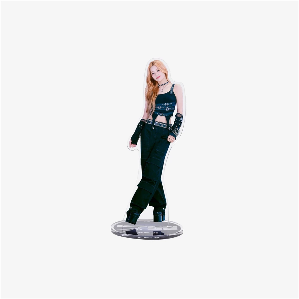 Kpop Itzy Album Geboren Om Acryl Standee 10Cm Yeji Lia Ryujin Yuna Chaeryeong Stand Figuur Desktop Ornamenten Fans Verzamelen Cadeau