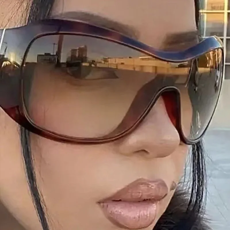 Large Frame Vintage Millennial Futuristic Technology Punk Riding Windproof  UV Resistant Hip-hop Trampoline Sunglasses Trend