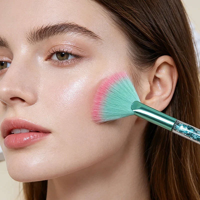 Transparent Liquid Quicksand Sequins Fan Makeup Brush Two Tone Soft Synthetic Hair Highlight Blush Brush Face Makeup Cosmetic To