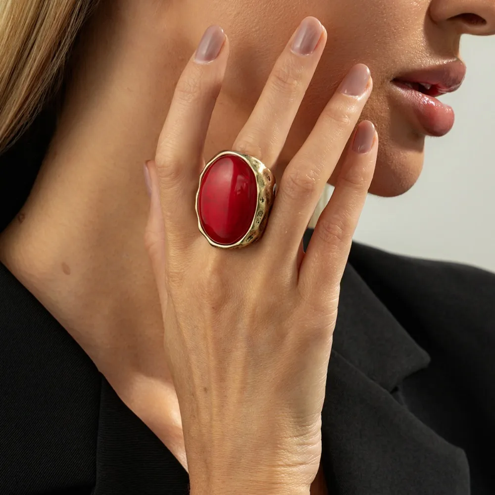Retro Exaggerated Oval Red Resin Imitation Gemstone Metal Hammered Wide Face Ring for Women Charm Finger Jewelry Accessories