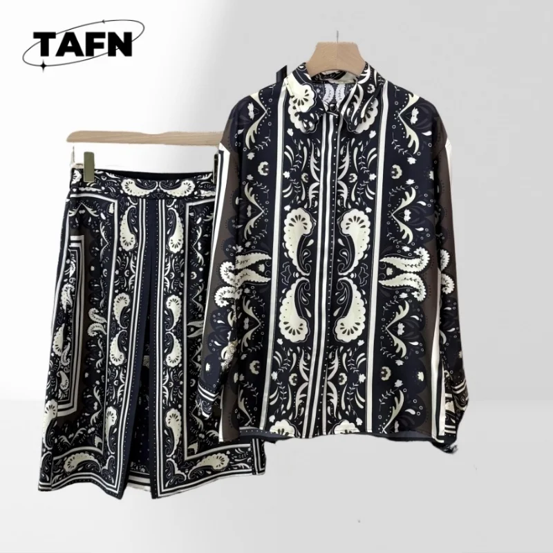 

Silk Suit Printing 100 High-End Beautiful Fashion Lightweight Skirt Set for Women, Perfect for Spring and Summer Outfits AE1803